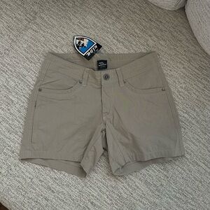KUHL Womens Splash Hiking Shorts Size 0 Light Khaki ~ 5.5” Inseam ~ Zip Pocket